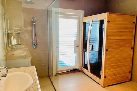 Grand Gippsland Home Sleeps Up To 28 - Darwin Holiday 5