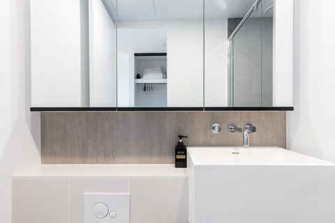 Skyline View High Rise Condo - Darwin Holiday 5