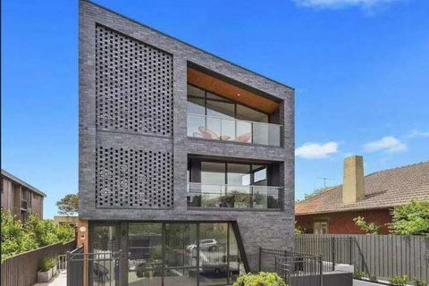 106 Modern Prestige 3 Storey New Establishment - Darwin Holiday 1