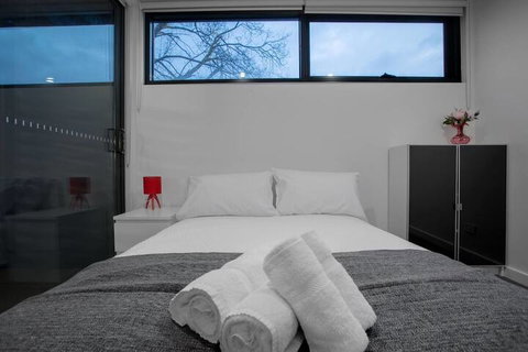 106 Modern Prestige 3 Storey New Establishment - Darwin Holiday 4