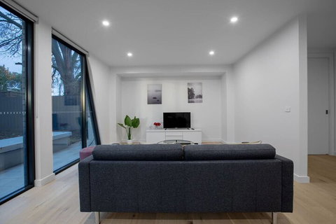 106 Modern Prestige 3 Storey New Establishment - Darwin Holiday 2