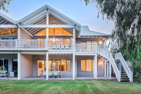 Beachfront House - Darwin Holiday 2