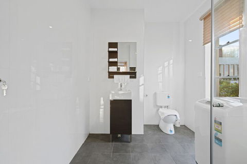 HomeHotel Cozy Duplex In Serene Suburb - Darwin Holiday 7