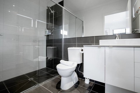 92 Brand New Doncaster Local House - Darwin Holiday 3