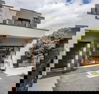 92 Brand New Doncaster Local House - Darwin Holiday