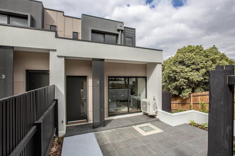 92 Brand New Doncaster Local House - Darwin Holiday 0