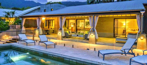 Oceans Edge Beach House At Oak Beach - Darwin Holiday 2