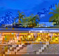 Oceans Edge Beach House At Oak Beach - Darwin Holiday