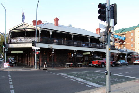 Adelaide CBD Apartment - 3BR, 2Bath & Carpark - Darwin Holiday 1