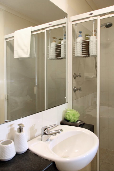 Adelaide CBD Apartment - 3BR, 2Bath & Carpark - Darwin Holiday 2