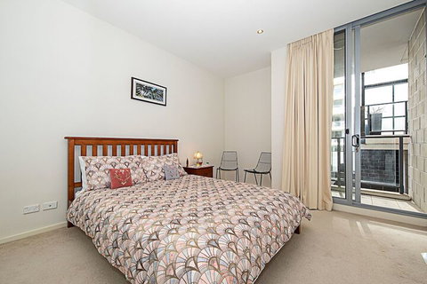Spacious 1-Bedroom Apartment With Parking - Darwin Holiday 4