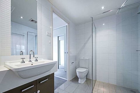 Spacious 1-Bedroom Apartment With Parking - Darwin Holiday 2