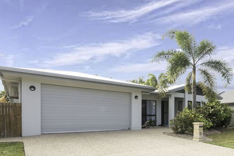 Beach Bliss Queen Bed BBQ Pool Netflix - Darwin Holiday 2