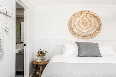 The Den - Darwin Holiday 3