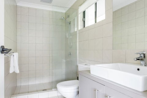 The Den - Darwin Holiday 6