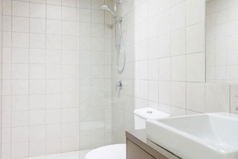 The Den - Darwin Holiday 7