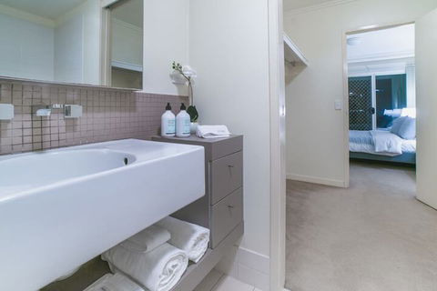 Absolute Riverfront One Bedroom Apartment - Darwin Holiday 5