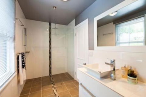 Spacious City 2 BR House Fit 6 PP - Darwin Holiday 4