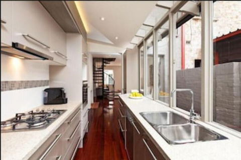Spacious City 2 BR House Fit 6 PP - Darwin Holiday 6