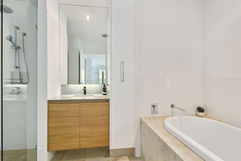White Wash On She Oak - Darwin Holiday 6