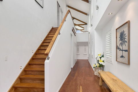 White Wash On She Oak - Darwin Holiday 2