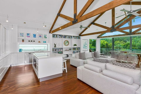 White Wash On She Oak - Darwin Holiday 4