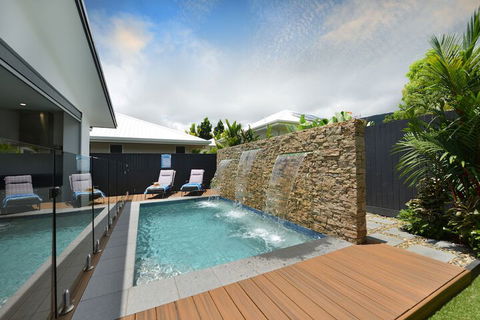 89 At The Edge - Darwin Holiday 1