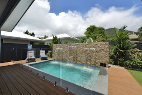 89 At The Edge - Darwin Holiday 0