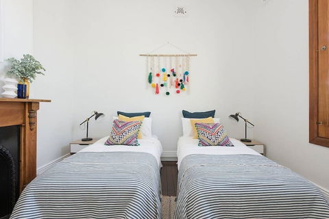 Historic 1890s House With Terraced Backyard Deck H346 - Darwin Holiday 5