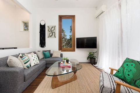 Historic 1890s House With Terraced Backyard Deck H346 - Darwin Holiday 2