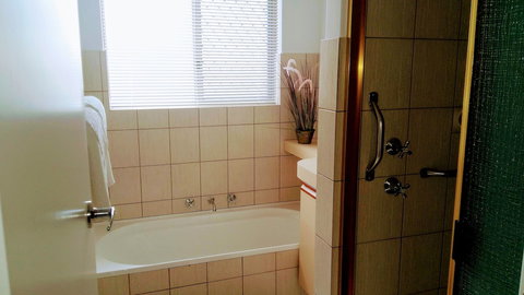 Camelias Boutique Cottage In Dianella - Darwin Holiday 5