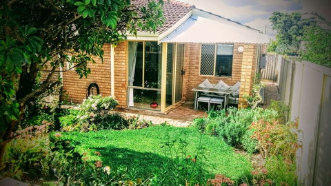 Camelias Boutique Cottage In Dianella - Darwin Holiday 0