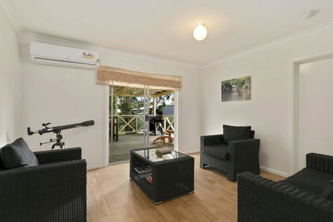 Vintage Sunrise PET Friendly - Darwin Holiday 6