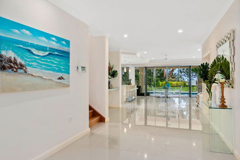 Luxury Living On The Beachfront - Darwin Holiday 0