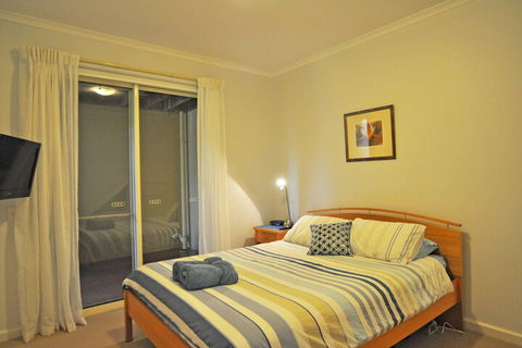 THE Sails 8 Linen Included Central Location - Darwin Holiday 3