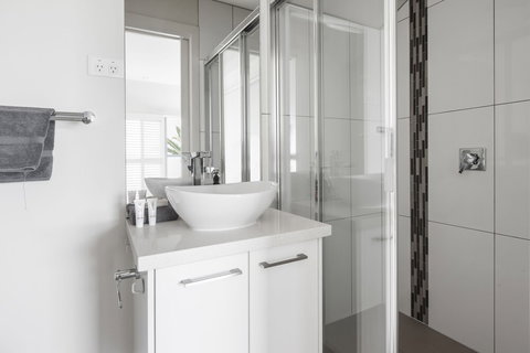 The Jetty Beach Apartment By Ready Set Host - Darwin Holiday 6