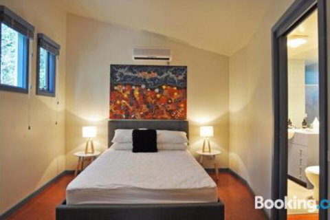 Surf Sounds Free Wifi PET Friendly Surf Side! - Darwin Holiday 4