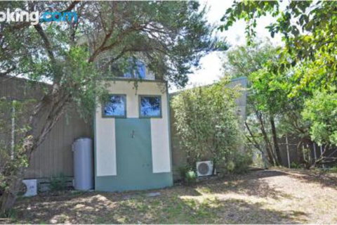 Surf Sounds Free Wifi PET Friendly Surf Side! - Darwin Holiday 6