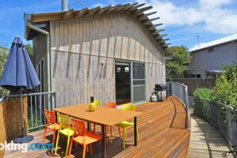 Surf Sounds Free Wifi PET Friendly Surf Side! - Darwin Holiday 0