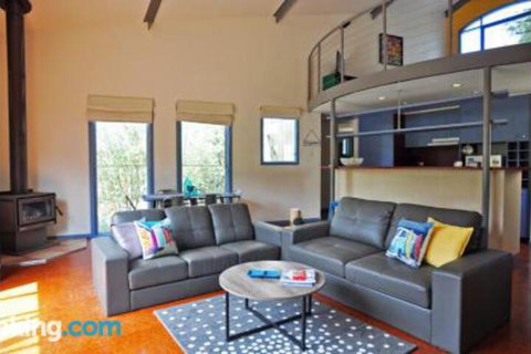 Surf Sounds Free Wifi PET Friendly Surf Side! - Darwin Holiday 5