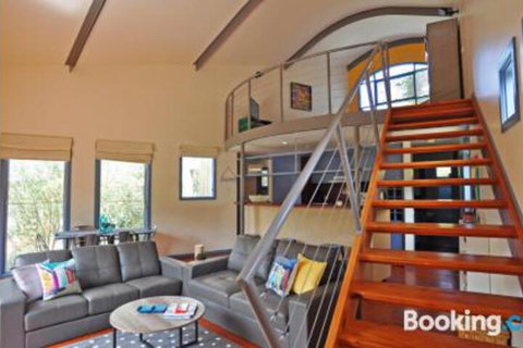 Surf Sounds Free Wifi PET Friendly Surf Side! - Darwin Holiday 3