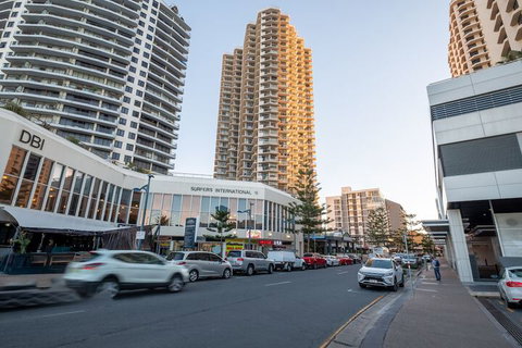 Heart Of Surfers Paradise Ocean Views - Darwin Holiday 1