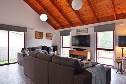 Beilby Beach Cottage Free Wifi & Foxtel PET Friendly - Darwin Holiday 1