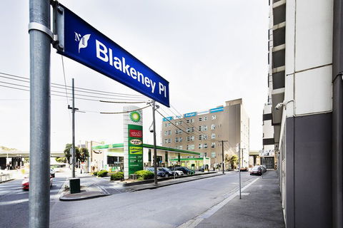 Crown Boutique S Collection - Darwin Holiday 3