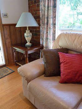 Australian Home Away At Eltham Venn Cottage - Darwin Holiday 5