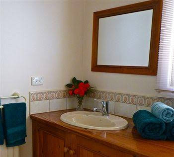 Australian Home Away At Eltham Venn Cottage - Darwin Holiday 3