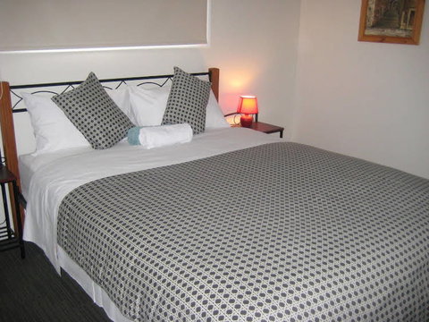 Riverdell Park Accommodation Bed & Breakfast - Darwin Holiday 0