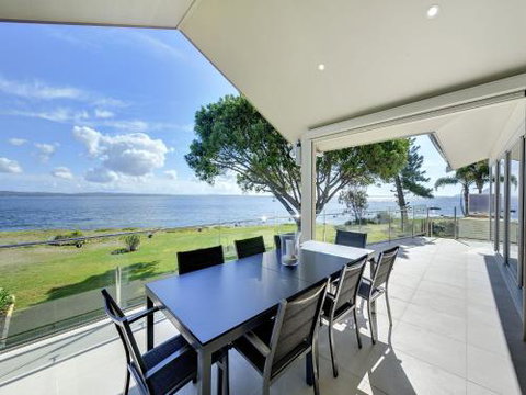Stunning Waters Penthouse Sandy Point Road 46 - Darwin Holiday 0