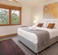 Alpine House Views over Lake Jindabyne  The Snowy Mountains - Darwin Holiday