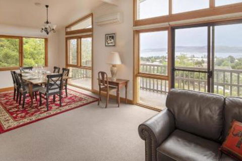 Alpine House Views Over Lake Jindabyne & The Snowy Mountains - Darwin Holiday 6